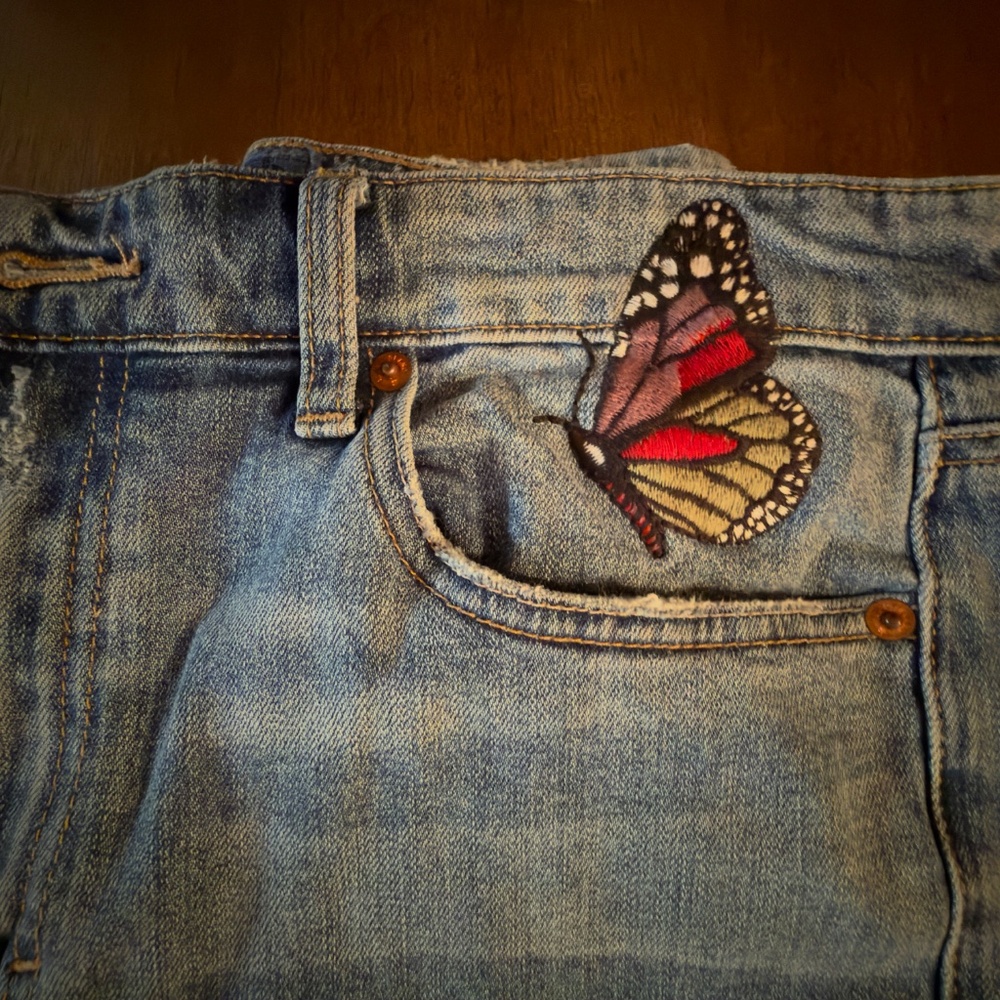 $139 Lucky Bridgette high rise slim straight jean w/butterfly embroidery 12/31 - Picture 2 of 16